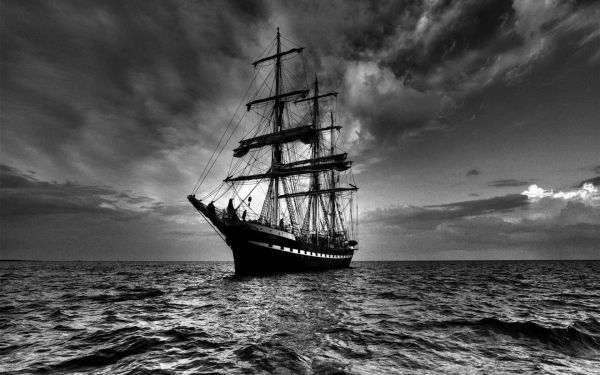 normal_sailing_ship_in_dark-wide.jpg